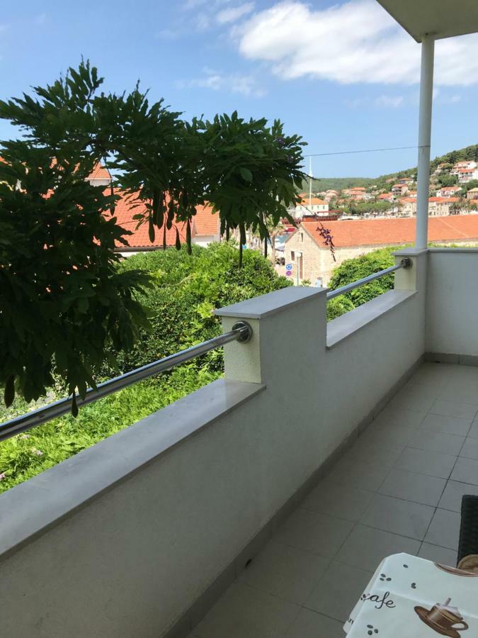 Apartmani Isabella - Ilda Radonic Jelsa  Kültér fotó