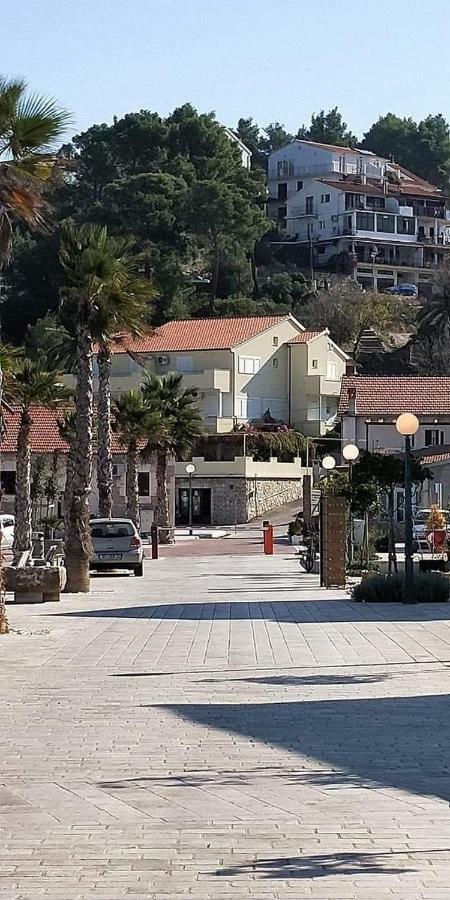 Apartmani Isabella - Ilda Radonic Jelsa  Kültér fotó